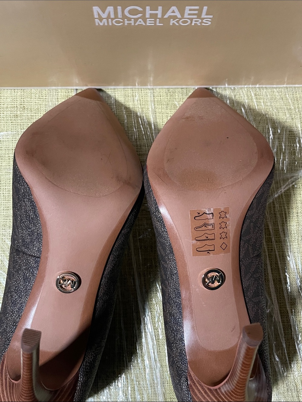 Michael Kors Brown Logo Keke Pointed Toe Heel Pump SZ. 10 - Picture 3 of 9